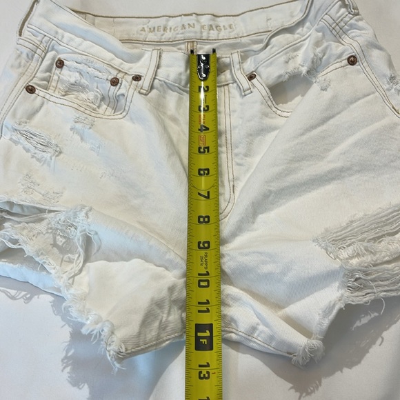American Eagle Outfitters Women's White Distressed Shorts WOMENS SIZE 8 - Picture 3 of 7